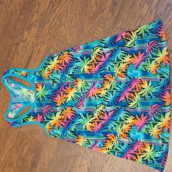 Summer girls mix, 3 tanks, 6 shorts & swimsuit cover - Picture 3 of 5